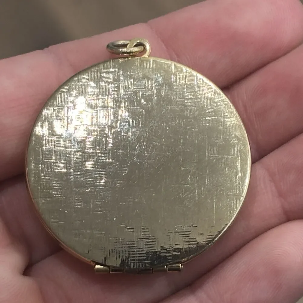 Vintage Photo Locket Pendant Gold Tone Round Large Fragonard Courting Couple